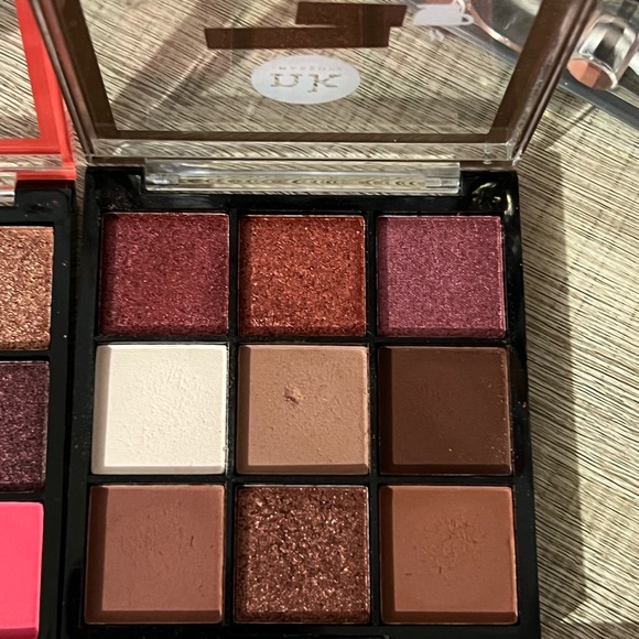 Eyeshadow Palette - Picture 9 of 10